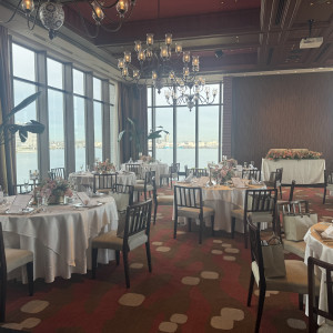 カーテン開けた状態の披露宴会場|776814さんのTHE GRAND ORIENTAL MINATOMIRAI(グランドオリエンタル みなとみらい)の写真(2567347)