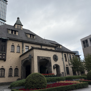 外観。広告で見る水面に反射している写真は、小さな水たまり|776859さんの赤坂プリンス クラシックハウスの写真(2567650)