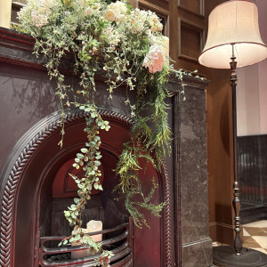 新郎新婦が立つところにある、アンティークの暖炉|776859さんの赤坂プリンス クラシックハウスの写真(2567619)