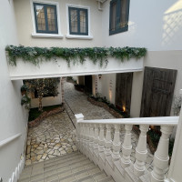 雨の日はここでフラワーシャワー