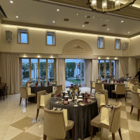 ガーデンスペースが繋がっている披露宴会場