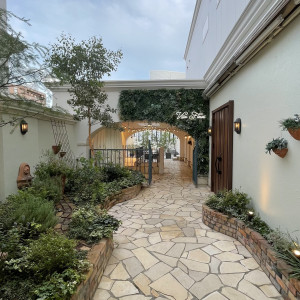 披露宴会場までの移動中も現実感を出さない工夫|776867さんのアニヴェルセル ヒルズ横浜の写真(2567607)