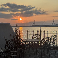 夕方の披露宴会場、ガーデンから見た景色