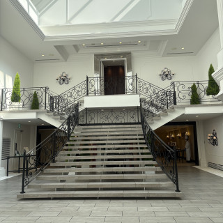 挙式会場を出てすぐのフラワーシャワースペース