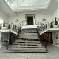 挙式会場を出てすぐのフラワーシャワースペース