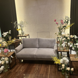 ソファ周りのお花も統一感ありました。|776933さんの覚王山ル・アンジェ教会の写真(2568144)