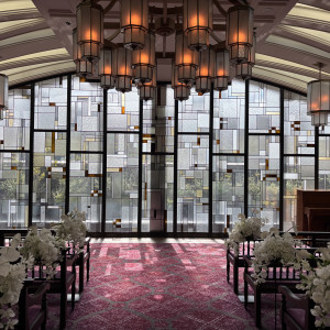 チャペル正面入り口からのバージンロード|776963さんのTHE CONDER HOUSE(ザ・コンダーハウス)の写真(2569116)