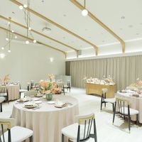 披露宴会場。当日は晴れたのでカーテンを開けました