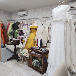 写っている以外にもたくさんのドレスがありました。