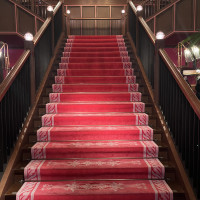 エントランスすぐの大階段