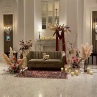 ソファ席へ変更、お花のボリュームアップを追加しました