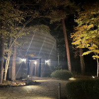 外から見ると石造りです。