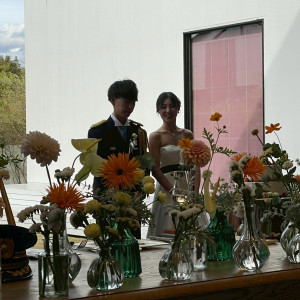 ガーデンと新郎の席前のお花です。|777103さんのベル ラ クールの写真(2568580)