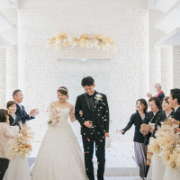 白を基調とした会場