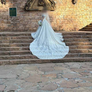 花嫁が外の石段で写真撮影出来ました。