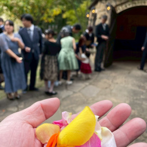 フラワーシャワーの様子です|777149さんのロックハート城ウエディングの写真(2573263)