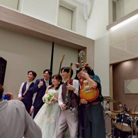 披露宴会場でのバンド演奏
