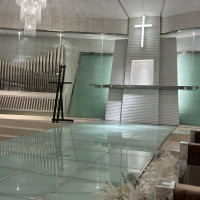 光り輝くチャペル