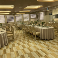 開放感があって、緑も見える披露宴会場