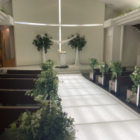 ゲストとの距離が近く、バージンロードが光ってる