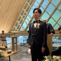 緊張してる新郎