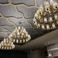 披露宴会場の天井シャンデリア