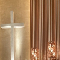 チャペル正面の十字架です。