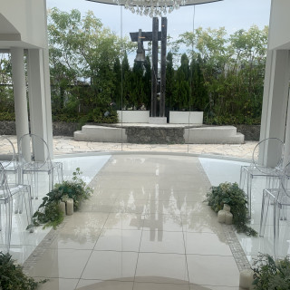 白を貴重としたチャペルです