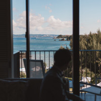 客室にて支度中