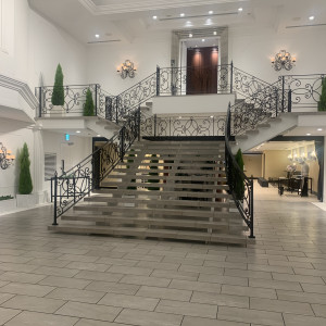 挙式後、フラワーシャワーやブーケトスが楽しめる場所が別途あり|777385さんのアルカンシエル luxe mariage 大阪（アルカンシエルグループ）の写真(2569984)