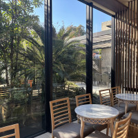 待合スペース⑵
外に喫煙所がある