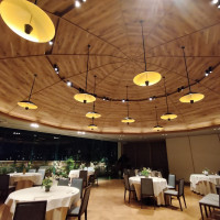 円形の天井が面白い披露宴会場