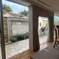 「バリ」新郎新婦席後ろの窓