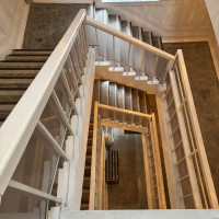 螺旋階段上からのアングル