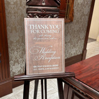 披露宴会場ノッティングヒルの入り口前装飾