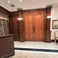 ロビー　入り口の扉