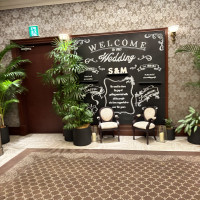 披露宴会場ノッティングヒルの入り口付近装飾