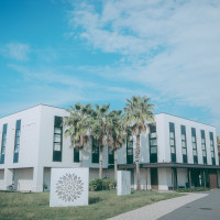 披露宴会場の棟。シャトルバスの乗り場もここになります。