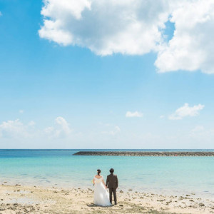 海がすぐそばにあり、ロケーション撮影にもとても良いです。|777447さんのクルデスール・チャペル(ワタベウェディング)の写真(2570442)