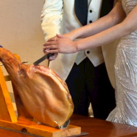 新郎がケーキが苦手なので生ハム原木を使ってファーストバイト