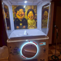 巨大なガチャガチャの設置をさせてもらいました