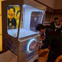 2mの巨大なガチャガチャを設置しても会場は広々してました