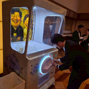 2mの巨大なガチャガチャを設置しても会場は広々してました|777457さんのノートルダム神戸/FIVESTAR WEDDINGの写真(2570534)