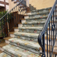 ロビーに続く階段