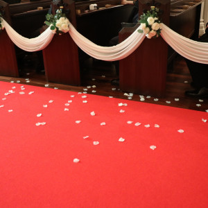 フラワーシャワーと絨毯|777472さんの神戸セントモルガン教会の写真(2573024)