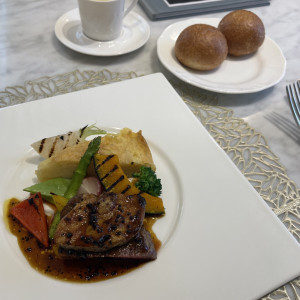 試食の様子|777485さんのベイサイド迎賓館（鹿児島）/テイクアンドギヴ・ニーズウェディングの写真(2570813)