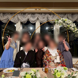 綺麗な夜景をバックにゲストと写真を撮ることが出来ました。