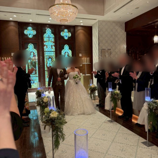 皆に見守られながら、バージンロードを歩くことが出来ました。