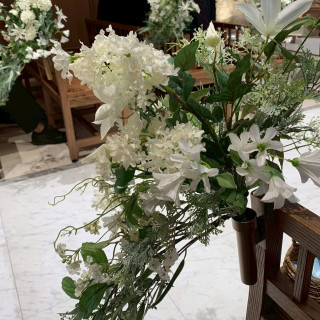 ナチュラルな色で飾られたチャペル