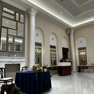 白い床が、会場をパッと明るくしてくれます。|777527さんのアーフェリーク迎賓館（熊本）/テイクアンドギヴ・ニーズウェディングの写真(2572969)